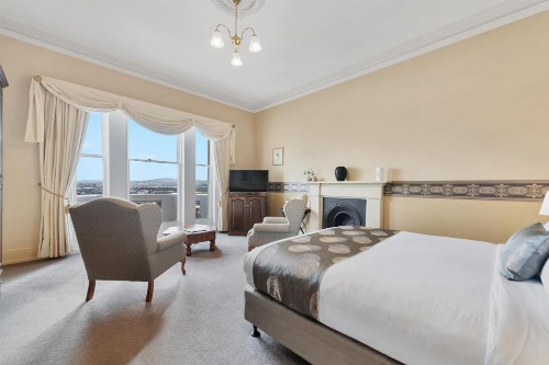 Waratah On York image 20