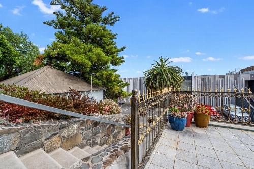 Waratah On York image 4